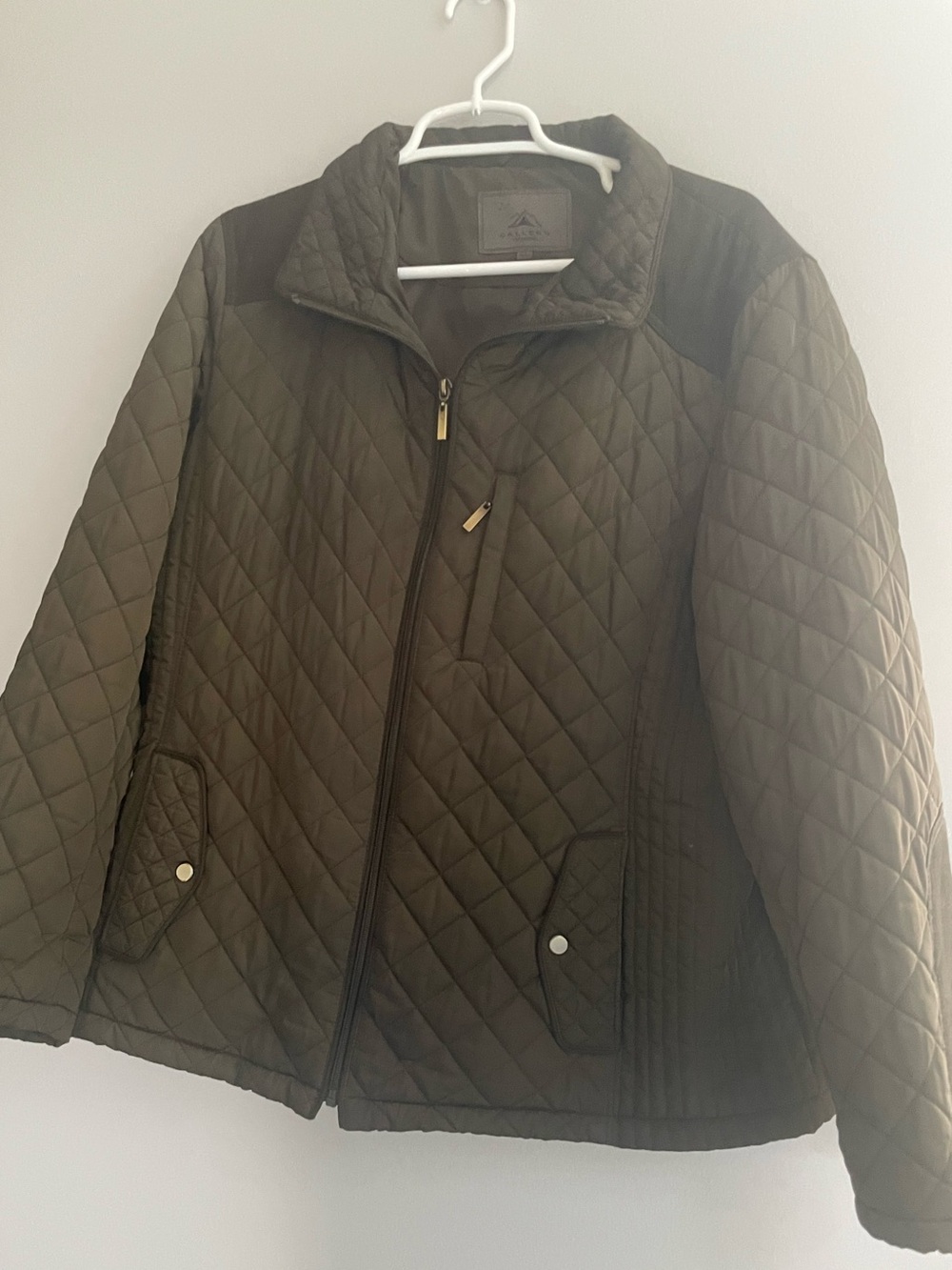 Gallery Quilted Puffer Jacket in Olive